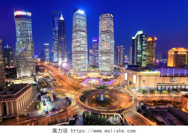 繁华上海陆家嘴金融中心东方明珠电视塔夜景上海旅游
